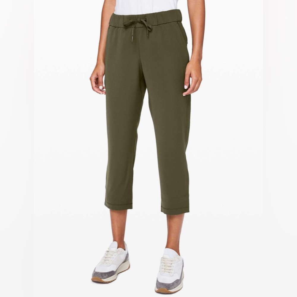 Lululemon On the Fly Crop *Woven 23" 6